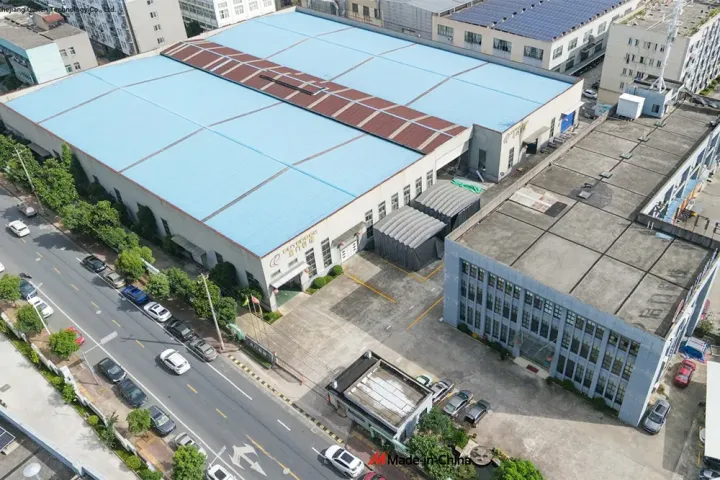 会社ビルの空撮図